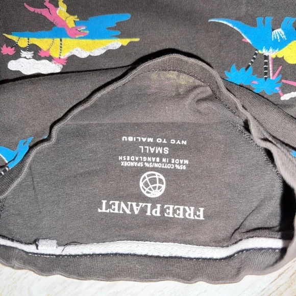 Dinosaur Print Black  T-Shirt men’s small - Picture 2 of 2